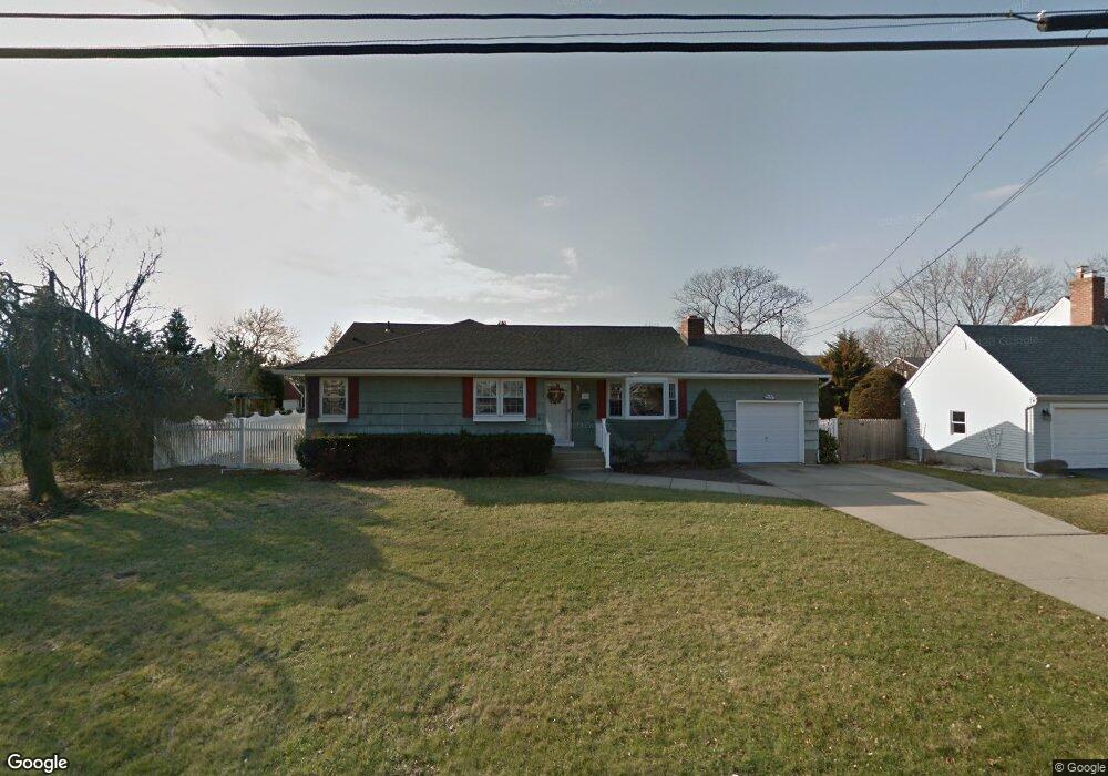 24 Nancy Dr, Sayville, NY 11782 - photo 1