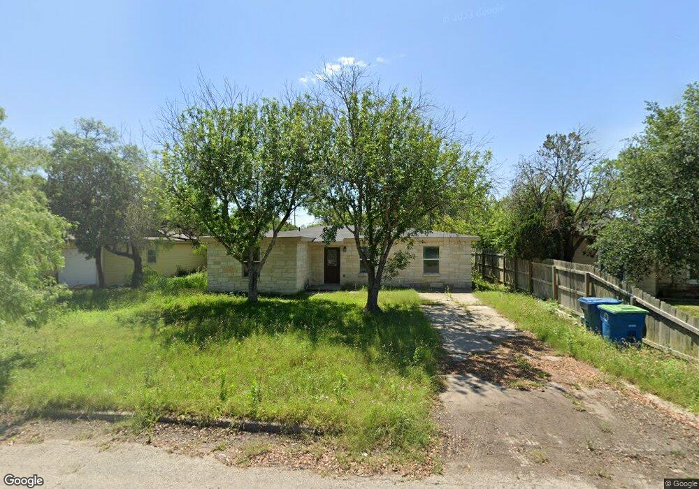 1522 E Rosewood St, Beeville, TX 78102 - photo 1