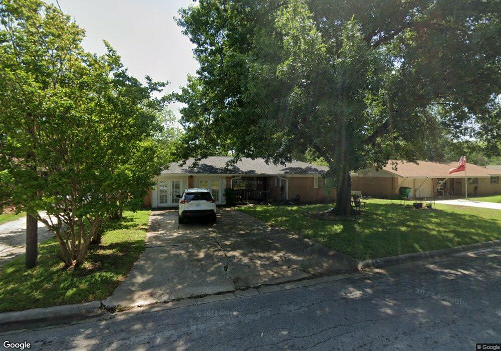 1208 Elmwood St, Gainesville, TX 76240 - photo 1