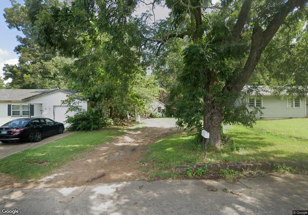 207 E Bissell St, Hugo, OK 74743 - photo 1