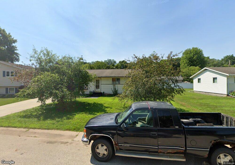 916 Willow St, La Crescent, MN 55947 - photo 1