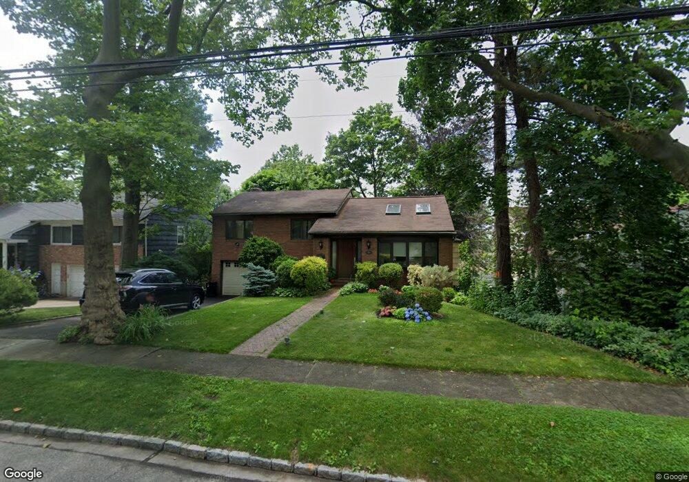 94 Hampshire Rd, Great Neck, NY 11023 - photo 1