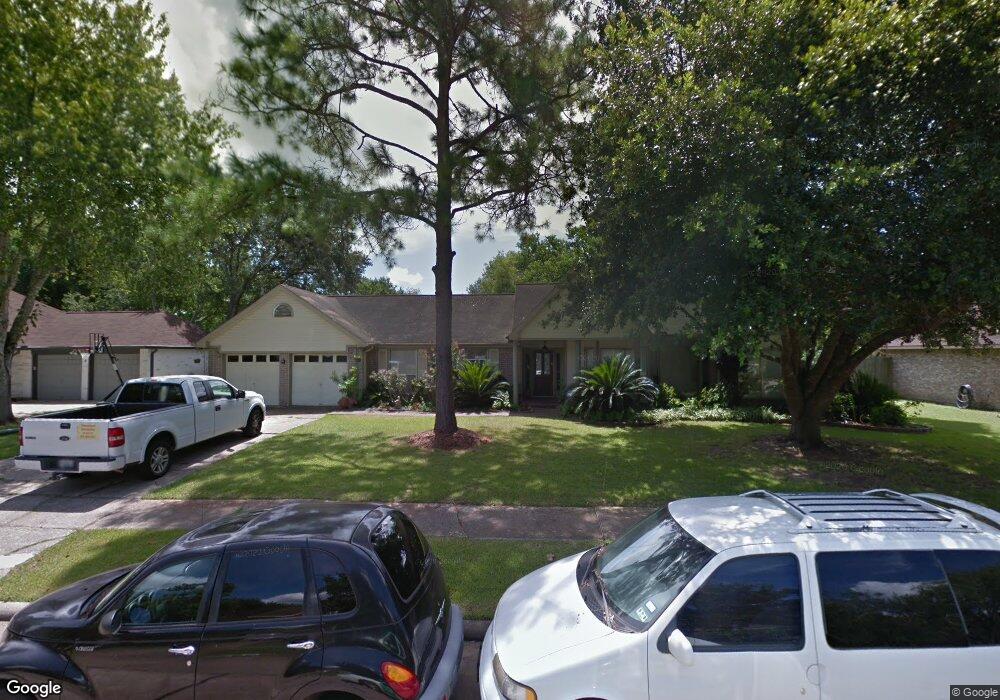 905 Lancaster Dr, Friendswood, TX 77546 - photo 1