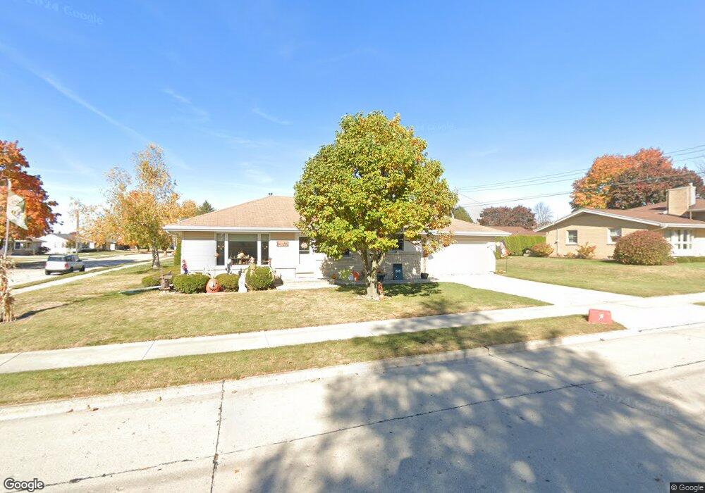 1376 N 16th St, Manitowoc, WI 54220 - photo 1