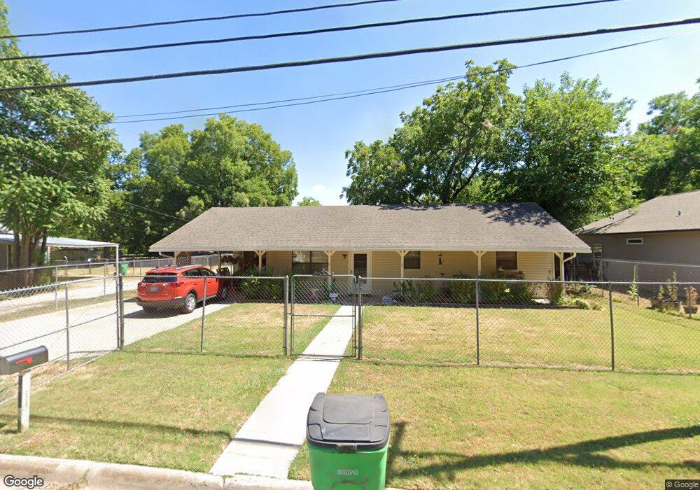 1424 Truelove St, Gainesville, TX 76240 - photo 1