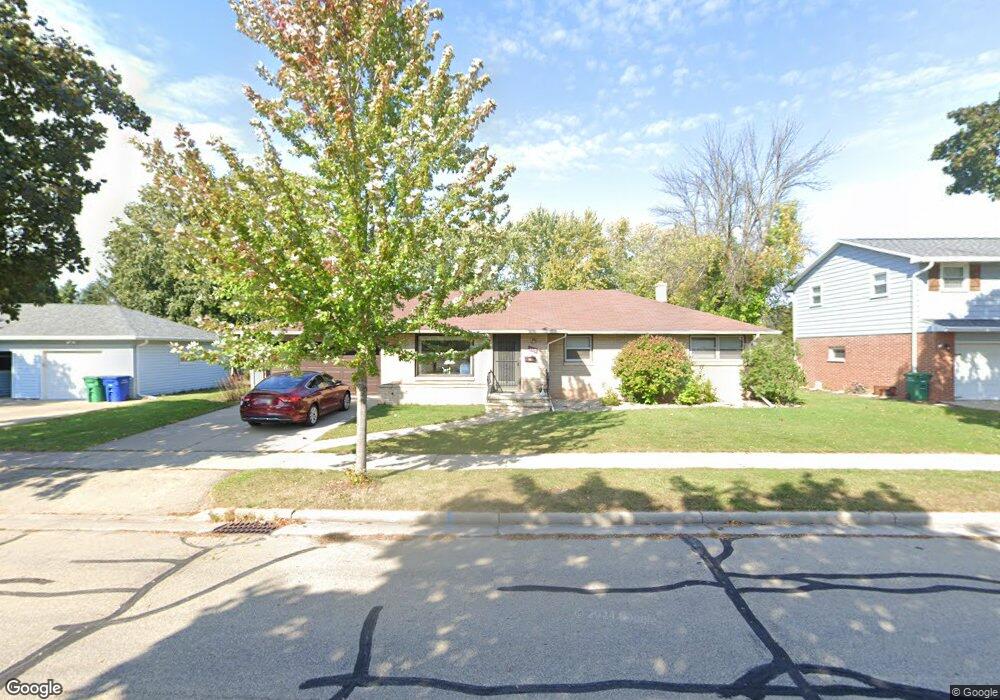 112 Barbara St, Combined Locks, WI 54113 - photo 1