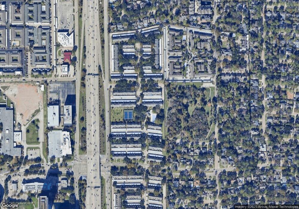 10239 Longmont Dr unit 34, Houston, TX 77042 - photo 1