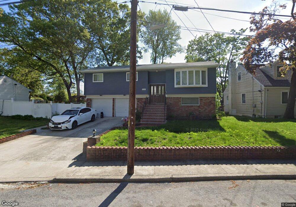 935 Pinelake Dr, West Hempstead, NY 11552 - photo 1