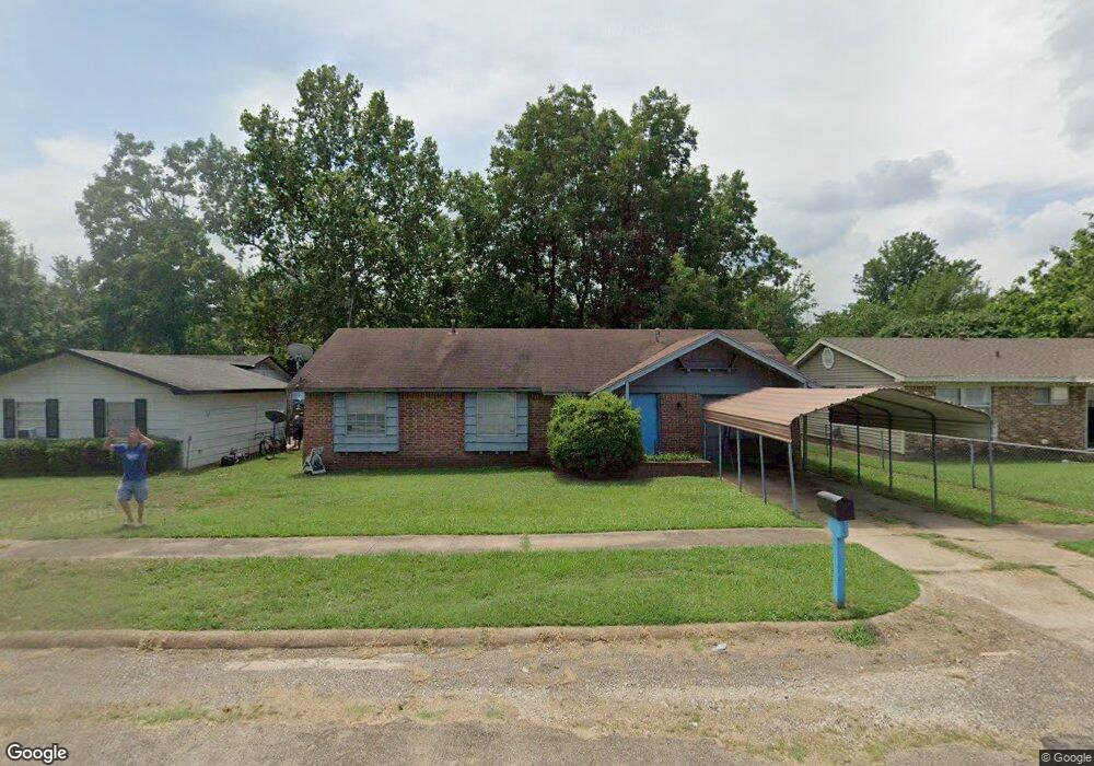 808 Sherwood Dr, Hugo, OK 74743 - photo 1