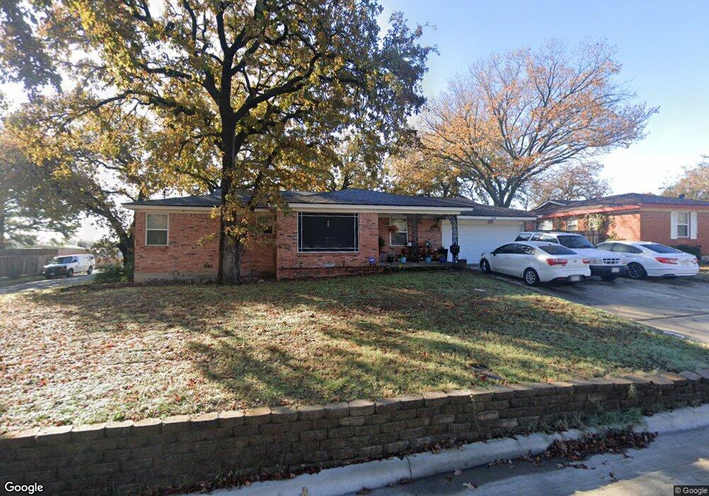 209 Sheri Ln, Hurst, TX 76053 - photo 1