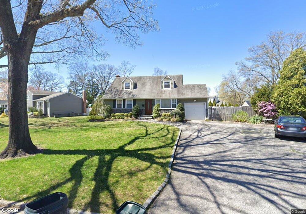 6 Apple Ln, ComMacK, NY 11725 - photo 1