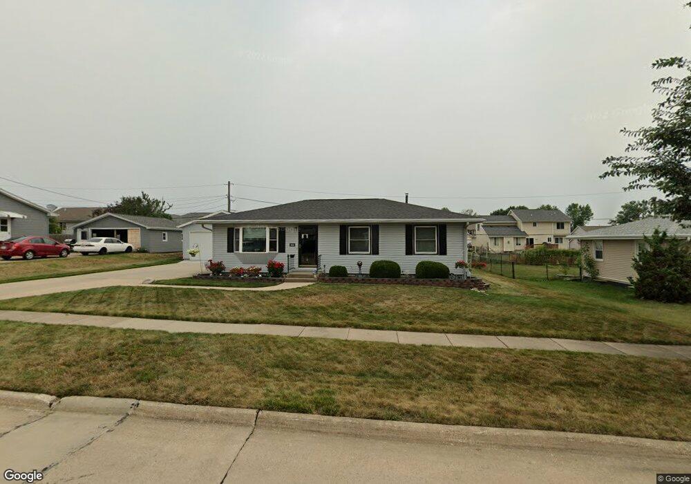 2031 26th St SW, Cedar Rapids, IA 52404 - photo 1
