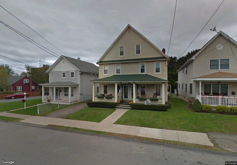 305 N Apple St, Dunmore, PA 18512 - photo 1