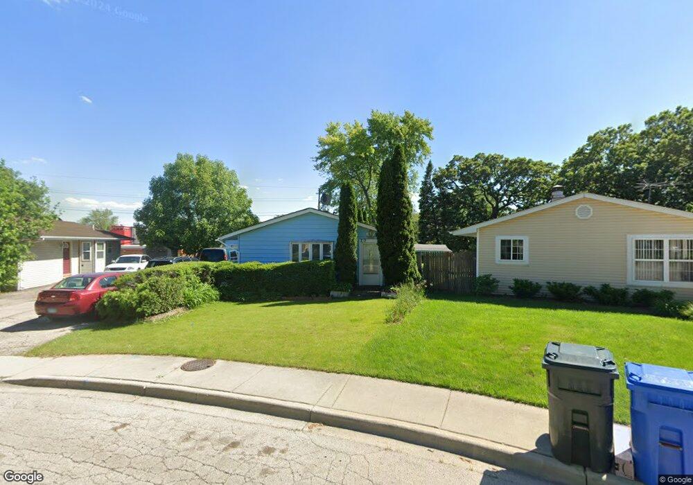 219 Butte Ln, Carpentersville, IL 60110 - photo 1