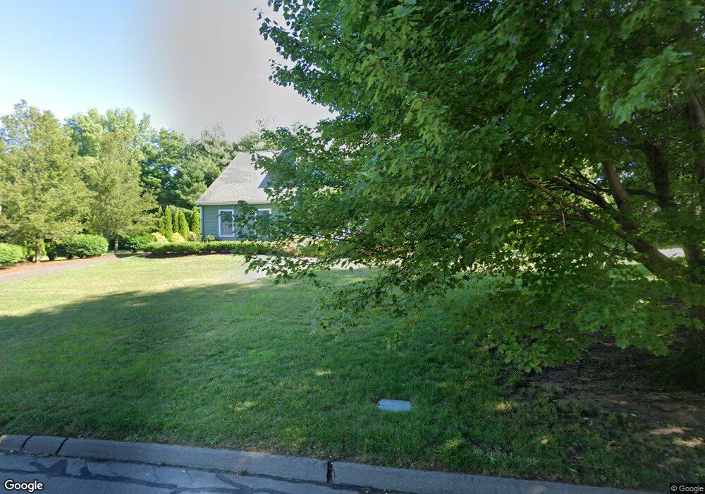 526 Hawthorne Ln, Windsor, CT 06095 - photo 1