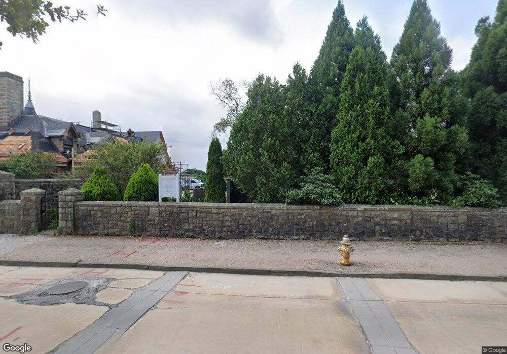 702 Bellevue Ave, Newport, RI 02840 - photo 1