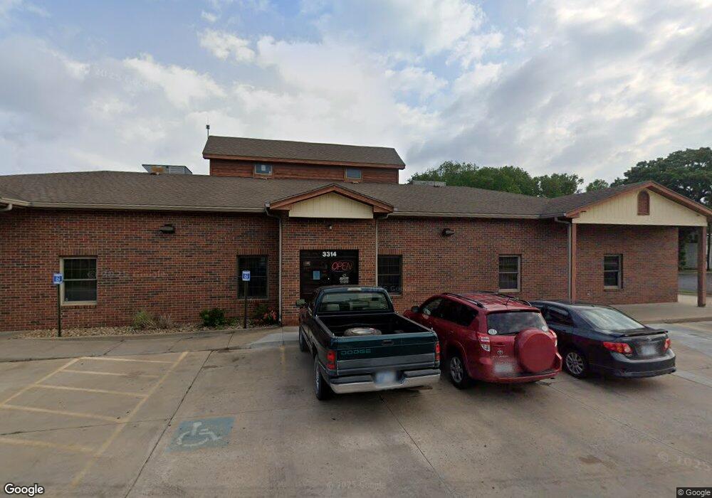 3314 SW 29th St, Topeka, KS 66614 - photo 1