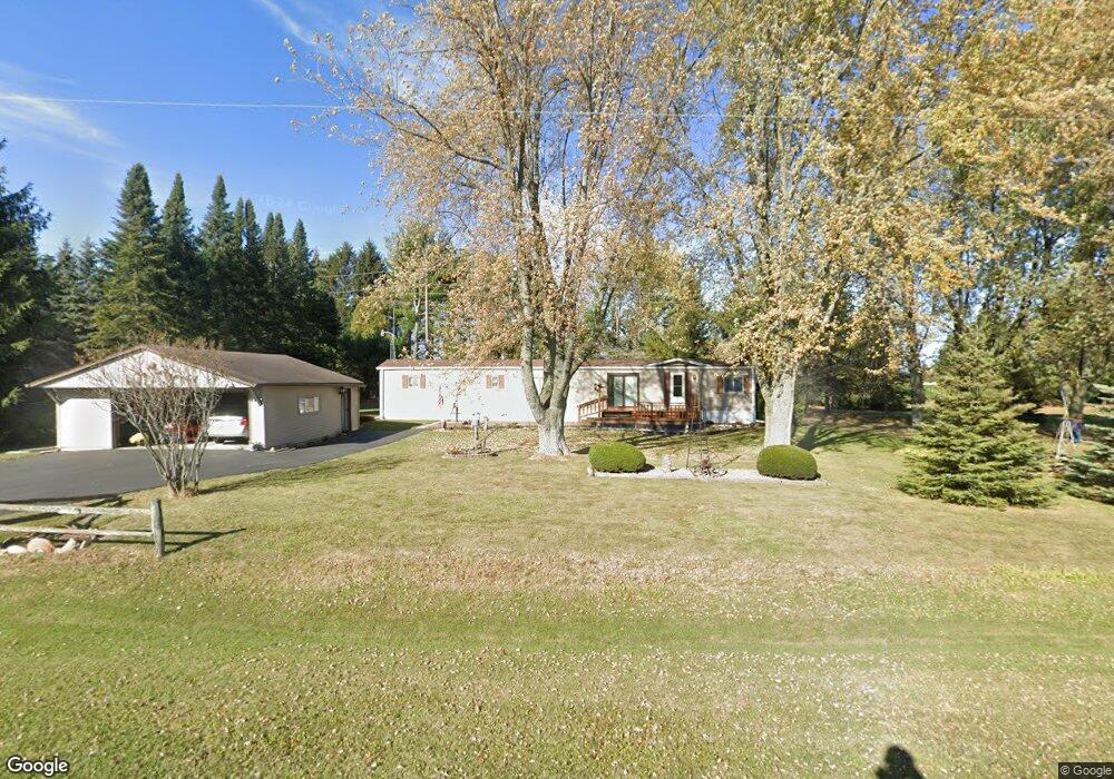 1010 Koeppel Ln, Manitowoc, WI 54220 - photo 1