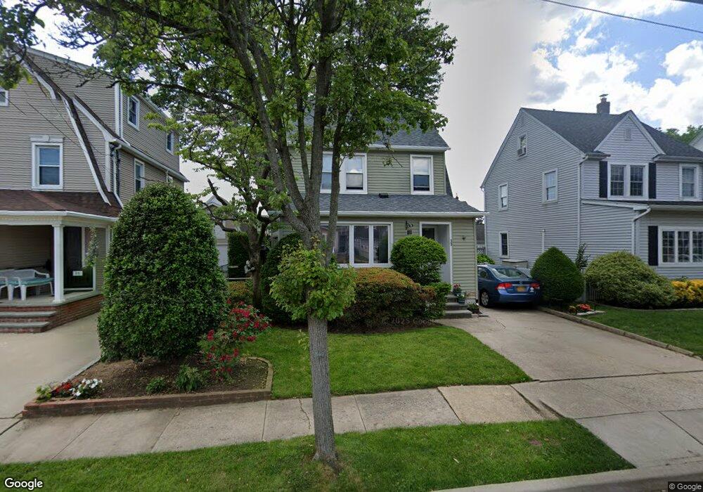 39 Holly Ave, Mineola, NY 11501 - photo 1