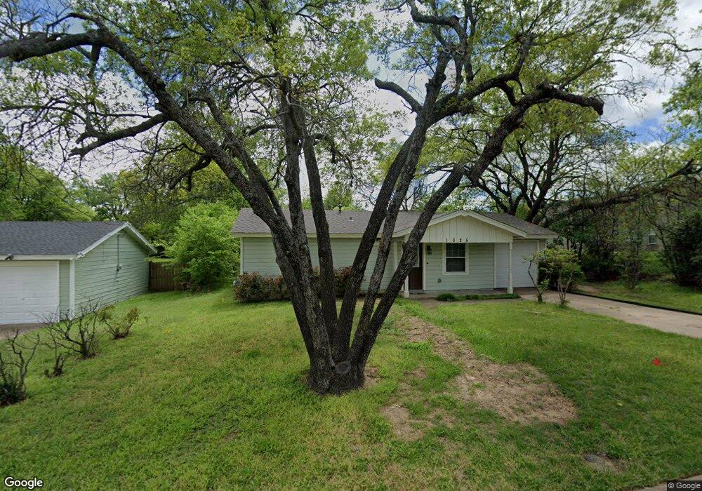 1025 W Oak St, Weatherford, TX 76086 - photo 1