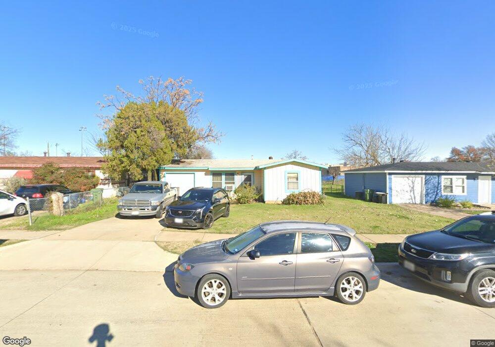 601 Greenway Dr, Hurst, TX 76053 - photo 1