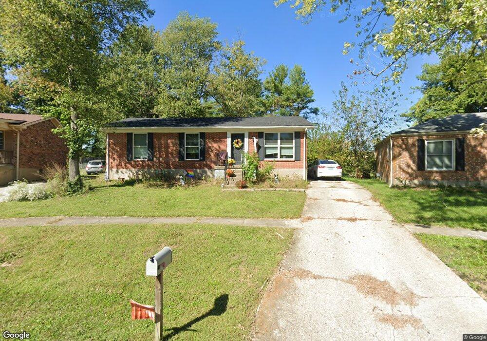 9016 Lantana Dr, Louisville, KY 40229 - photo 1