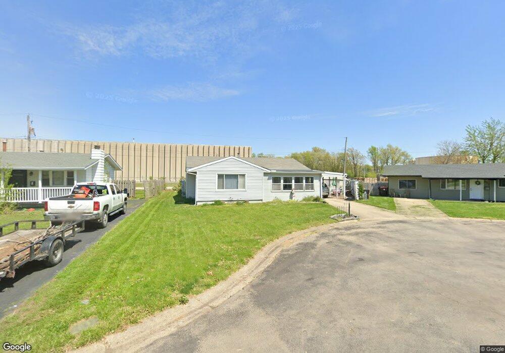 326 Welch Dr, Lincoln, IL 62656 - photo 1