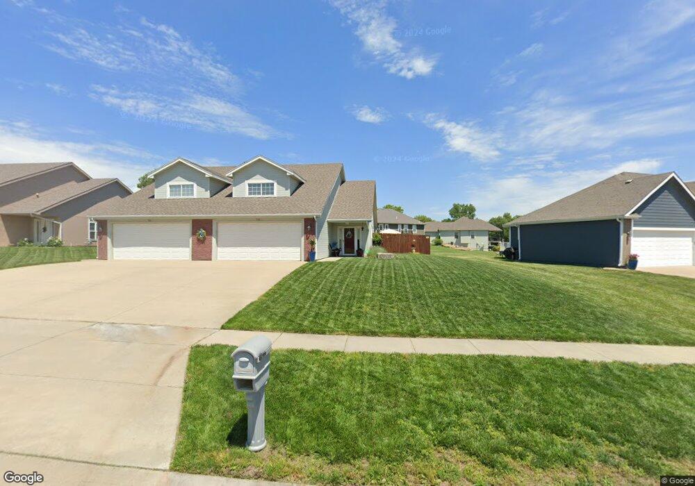 918 SE 44th Terrace, Topeka, KS 66609 - photo 1