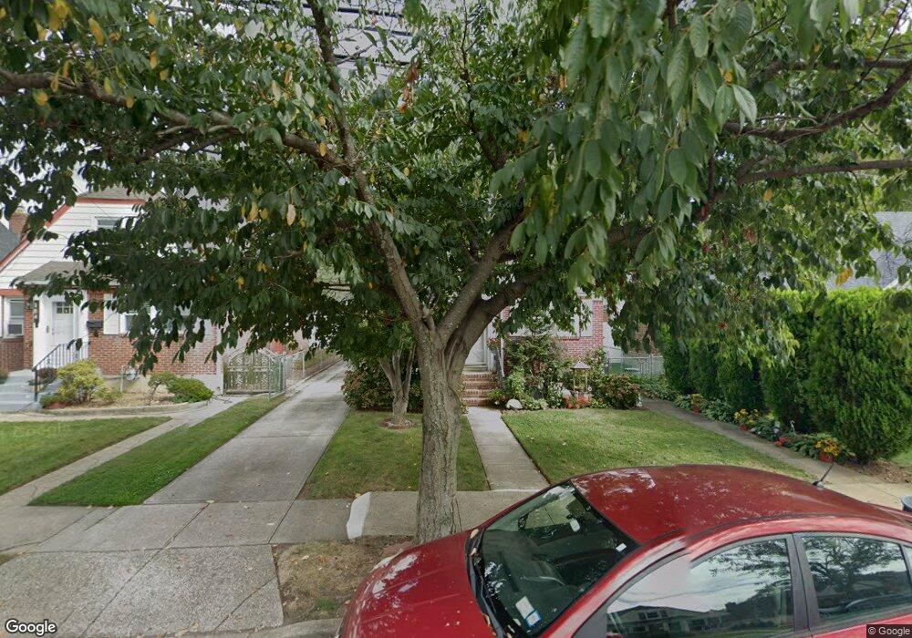 182 Wardwell Rd, Mineola, NY 11501 - photo 1