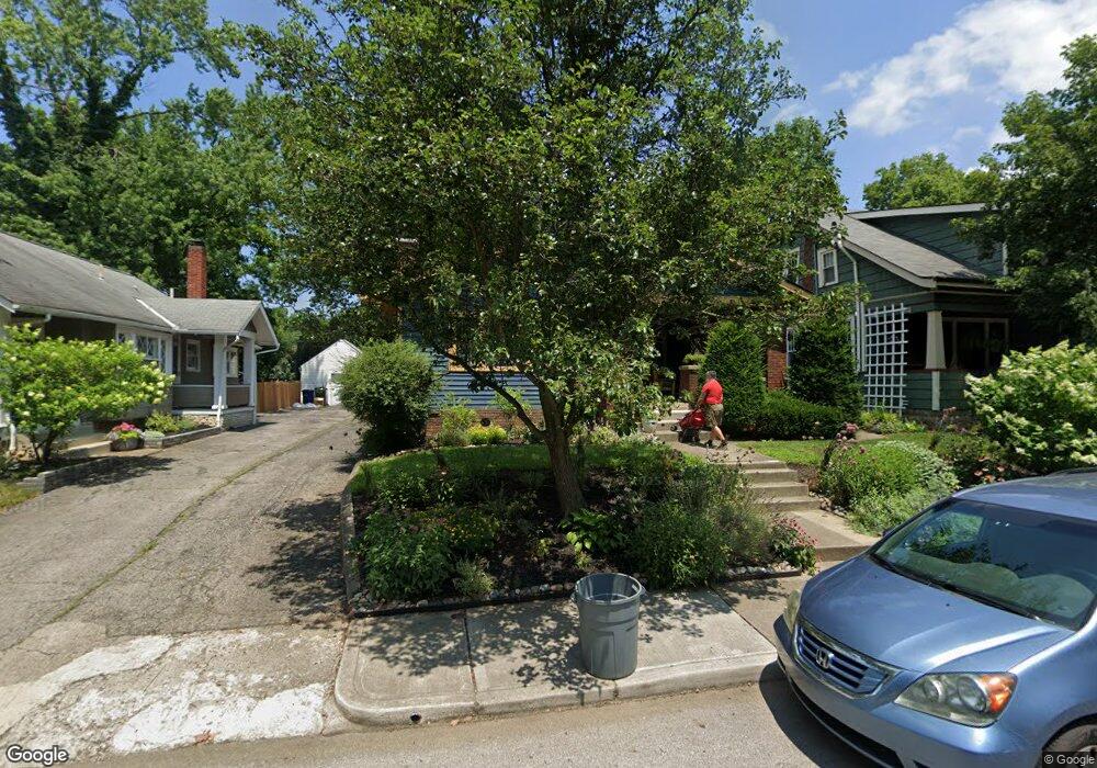 102 W Kenworth Rd, Columbus, OH 43214 - photo 1