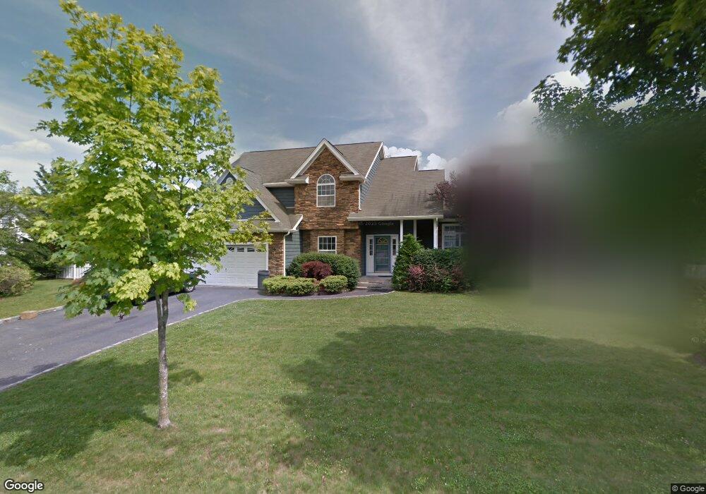 4 Max Way, ComMacK, NY 11725 - photo 1