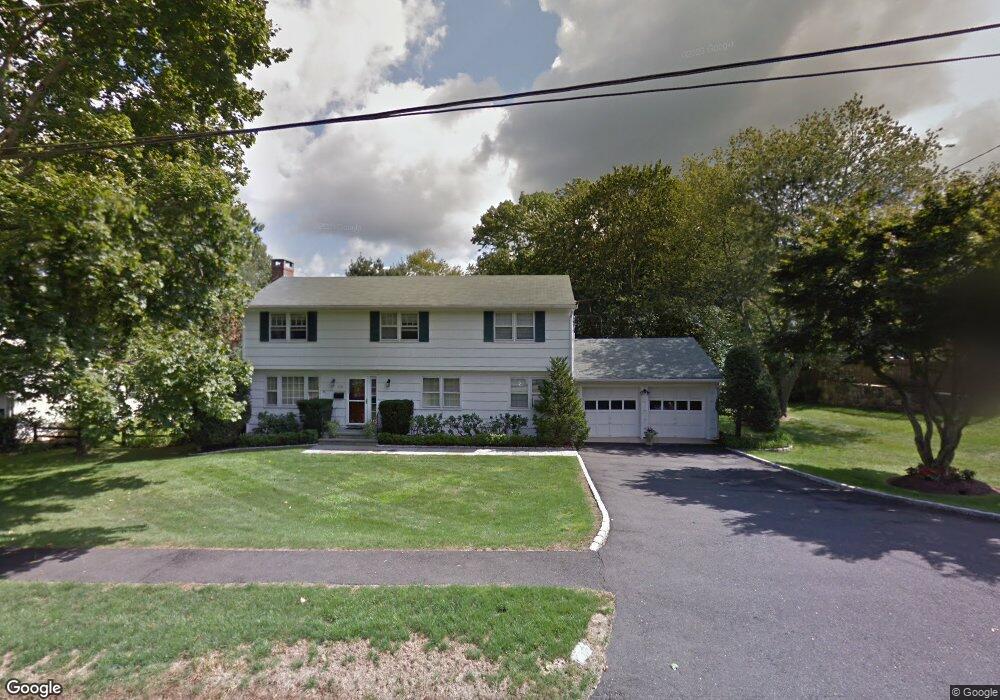 138 Field Crest Rd, New Canaan, CT 06840 - photo 1