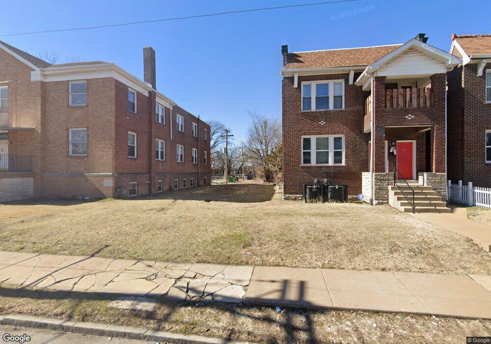 3921 N Taylor Ave, Saint Louis, MO 63115 - photo 1
