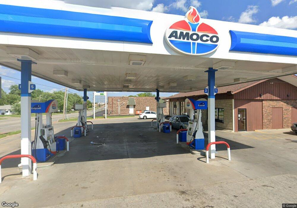 931 SW 37th St, Topeka, KS 66611 - photo 1