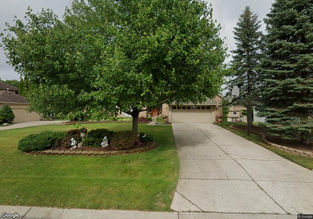 6904 Ravines Cir, West Bloomfield, MI 48322 - photo 1