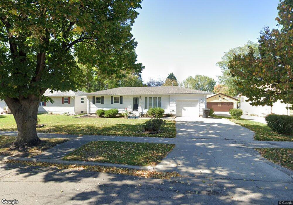 810 S 23rd St, Grand Forks, ND 58201 - photo 1