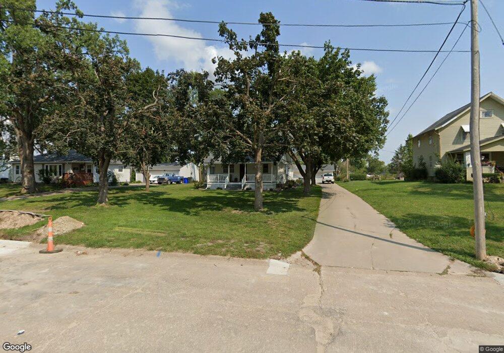 1232 30th St SE, Cedar Rapids, IA 52403 - photo 1