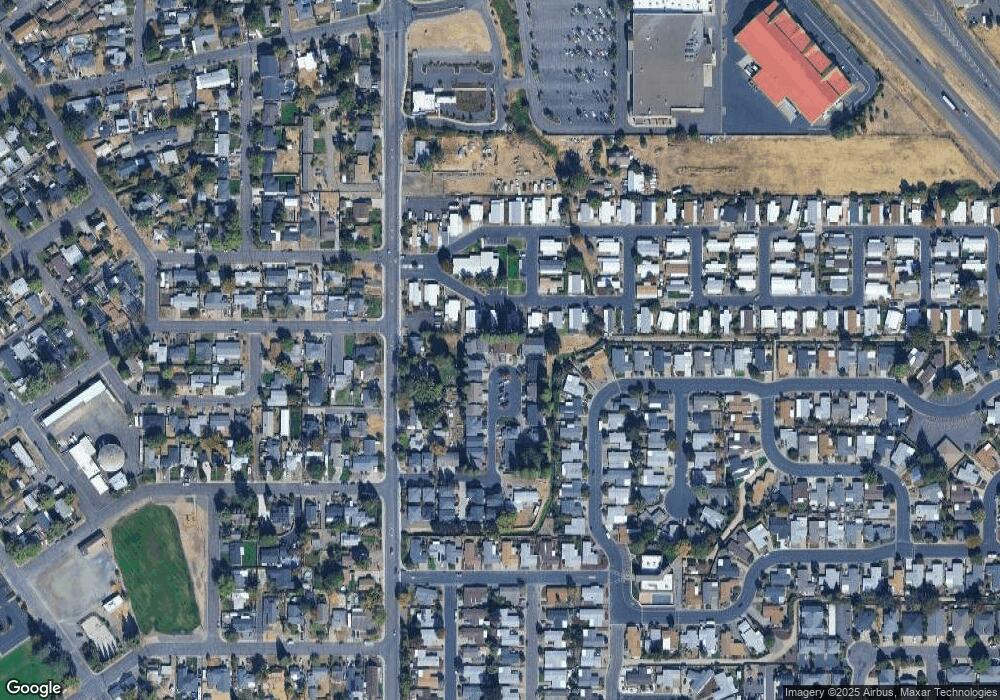 671 Shadow Way unit 3, Central Point, OR 97502 - photo 1