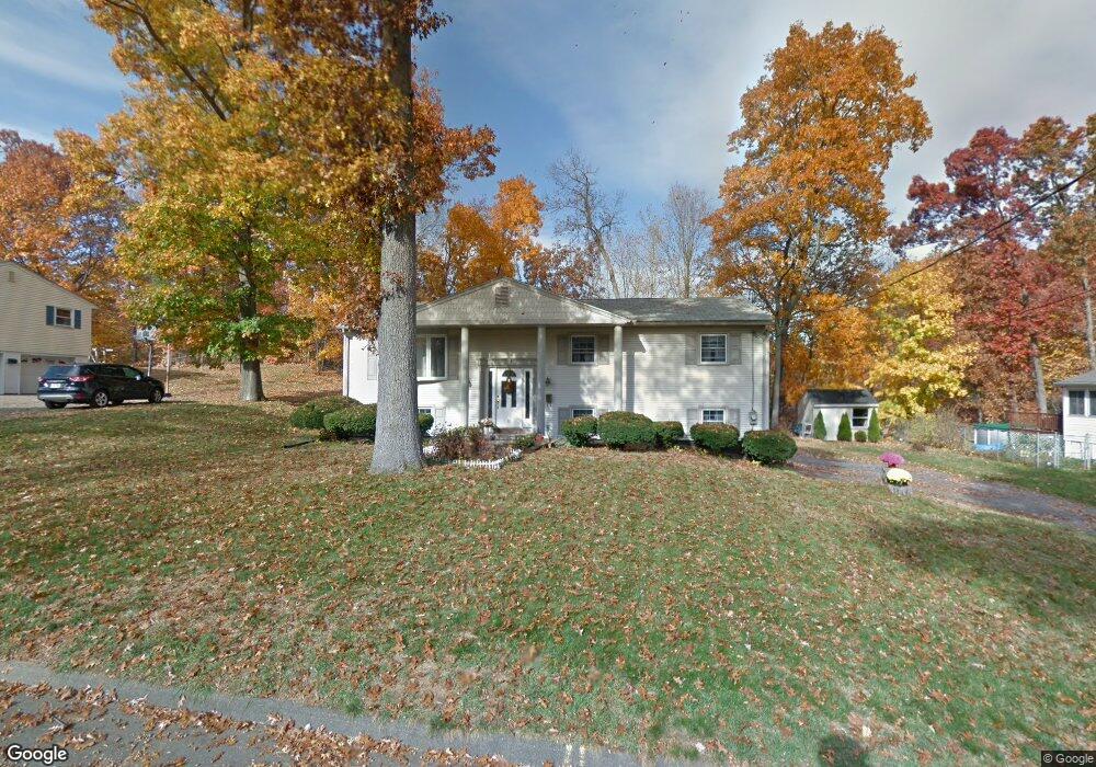 32 Joanne Dr, Holyoke, MA 01040 - photo 1