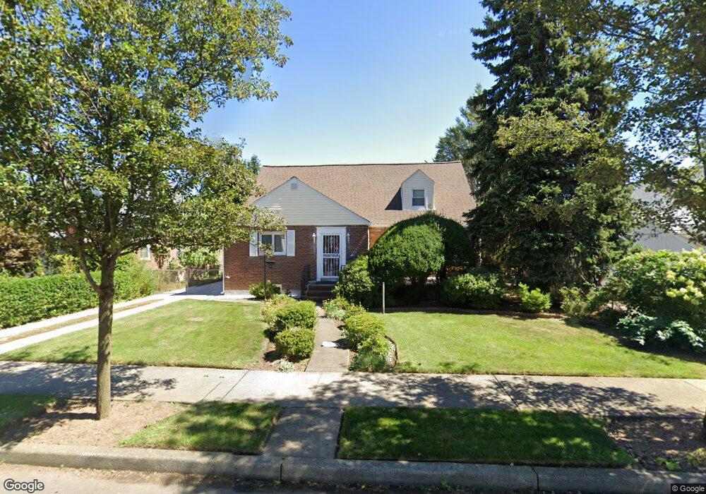 8245 265th St, Glen Oaks, NY 11004 - photo 1