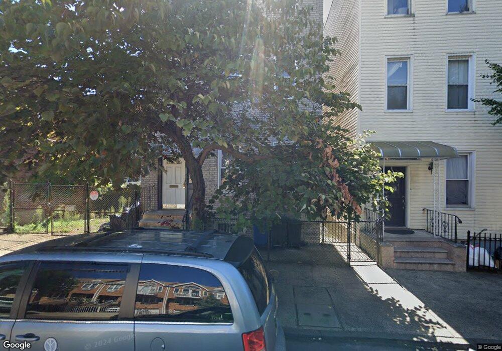 31-17 43rd St unit 2nd Fl, Long Island City, NY 11103 - photo 1