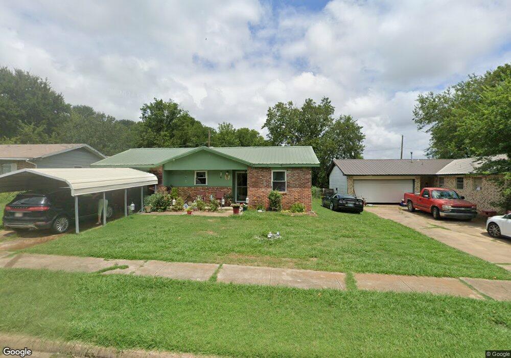 811 Hillside Ct, Hugo, OK 74743 - photo 1