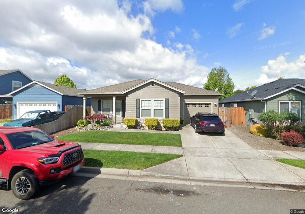 906 Silver Fox Dr, Central Point, OR 97502 - photo 1