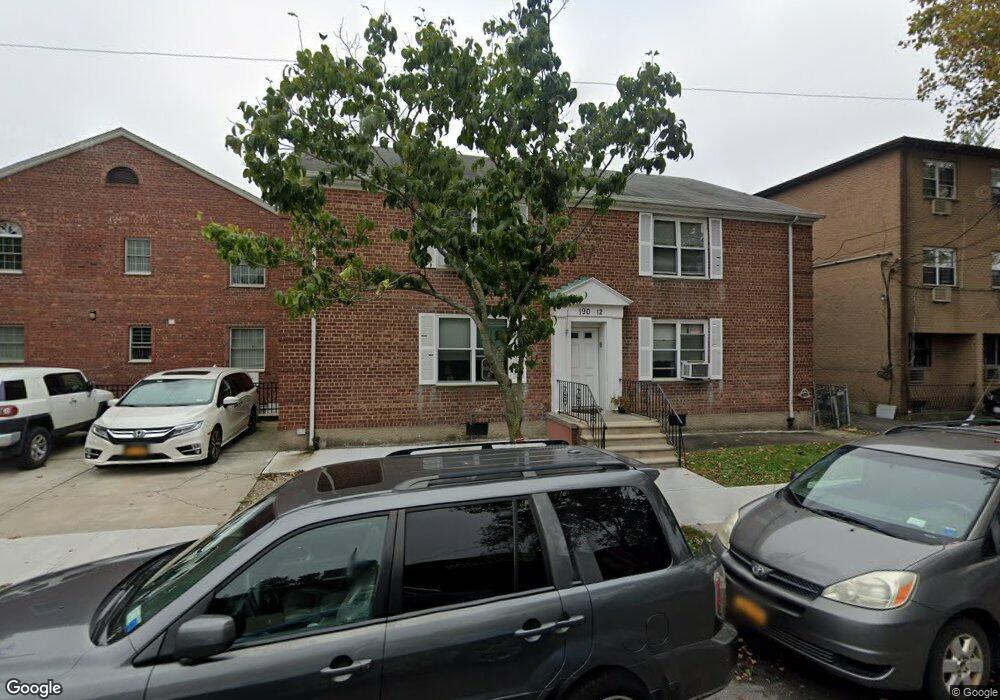 190-12 Station Rd unit 2 Fl, Flushing, NY 11358 - photo 1
