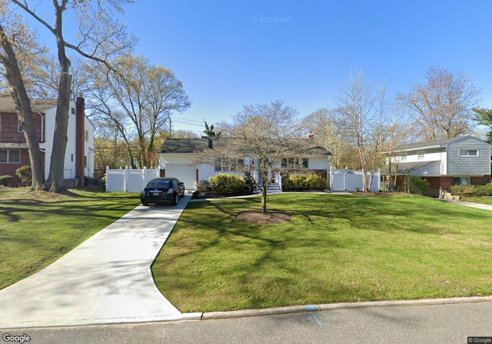 46 Crocus Ln, ComMacK, NY 11725 - photo 1