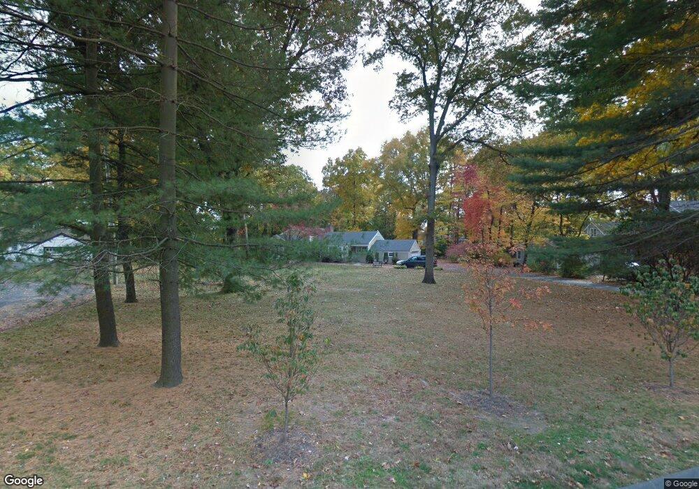 13 Stoneleigh Rd, Fairfield, CT 06825 - photo 1