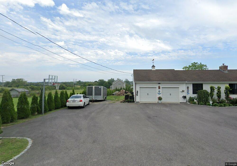 1036 Wapping Rd, Middletown, RI 02842 - photo 1