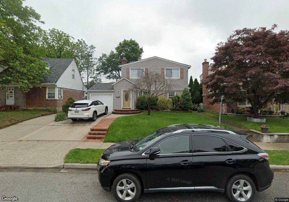 121 Devonshire Dr, New Hyde Park, NY 11040 - photo 1