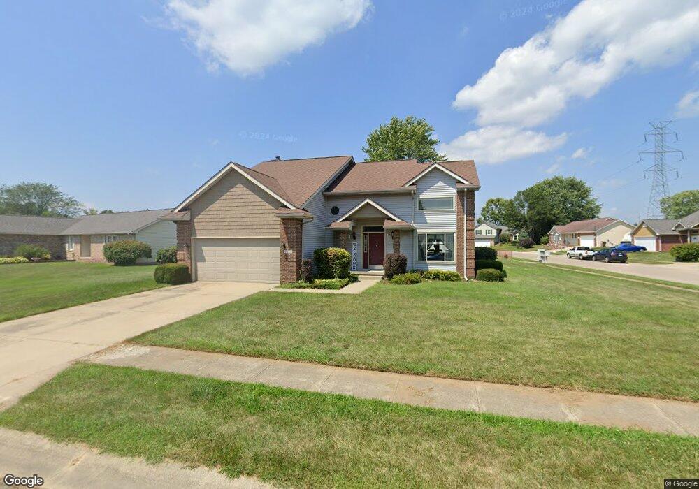 4728 Blue Fox Ct, Columbus, IN 47203 - photo 1