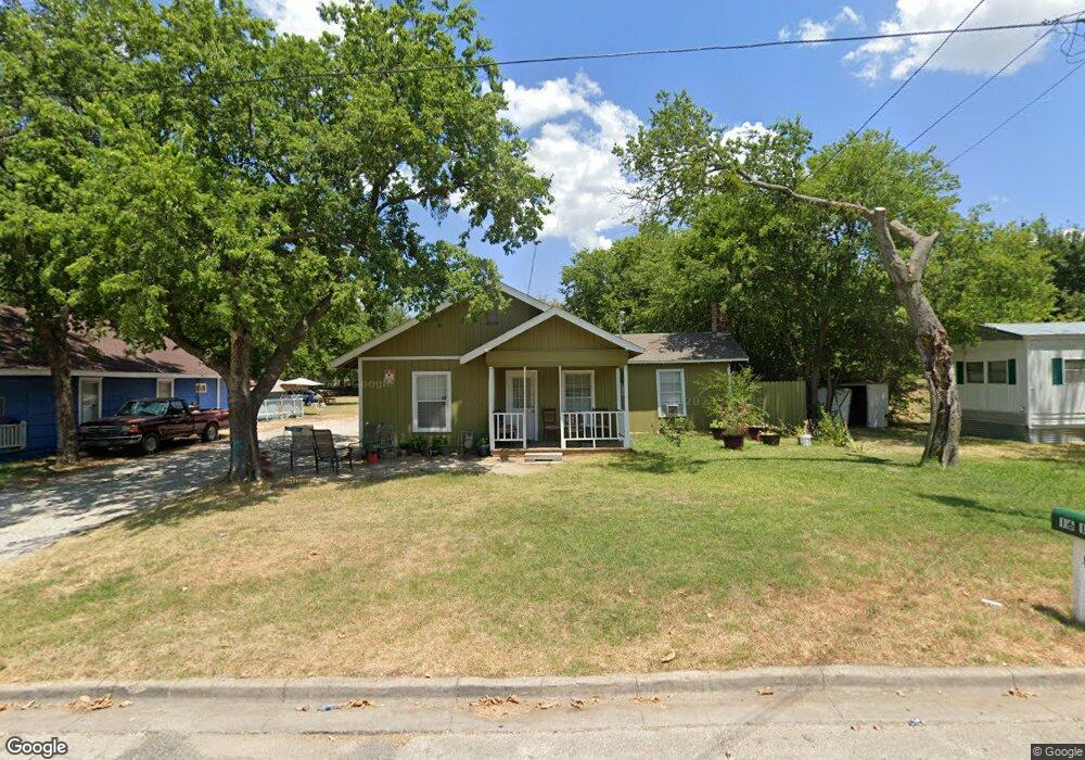 1613 Belcher St, Gainesville, TX 76240 - photo 1